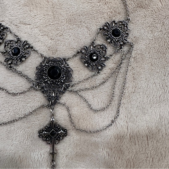 Elegant Gothic Black and Silver Necklace - Picture 4 of 6
